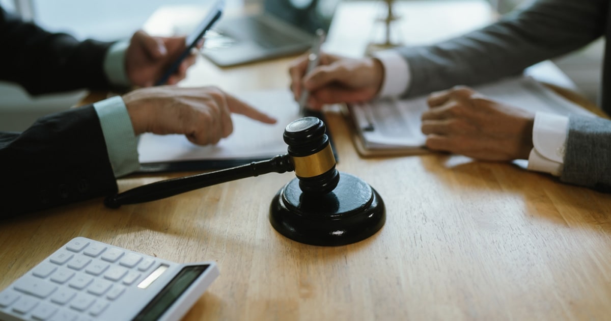 Lawyer Accountants vs. General Accountants: Why Legal Expertise Matters